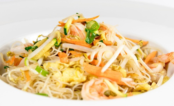 42c. Spaghetti di riso con gamberi saltati
