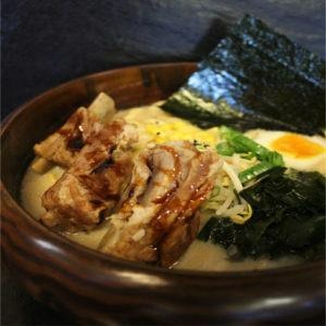 47. Meat ramen con costine di maiale in brodo