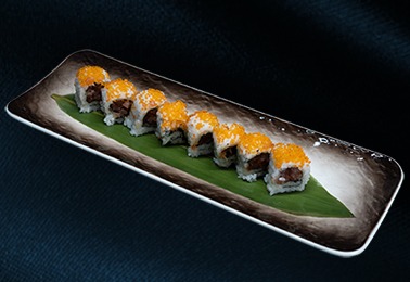 102. Uramaki spicy maguro