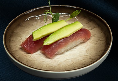 49. Nigiri maguro avocado