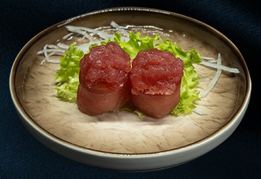 32. Gunkan spicy maguro