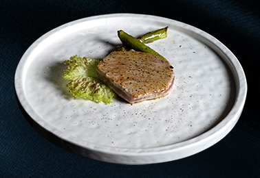 SP10. Maguro scottato con pepe