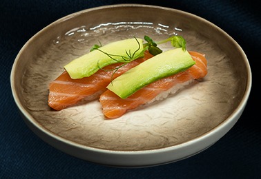 48. Nigiri sake avocado