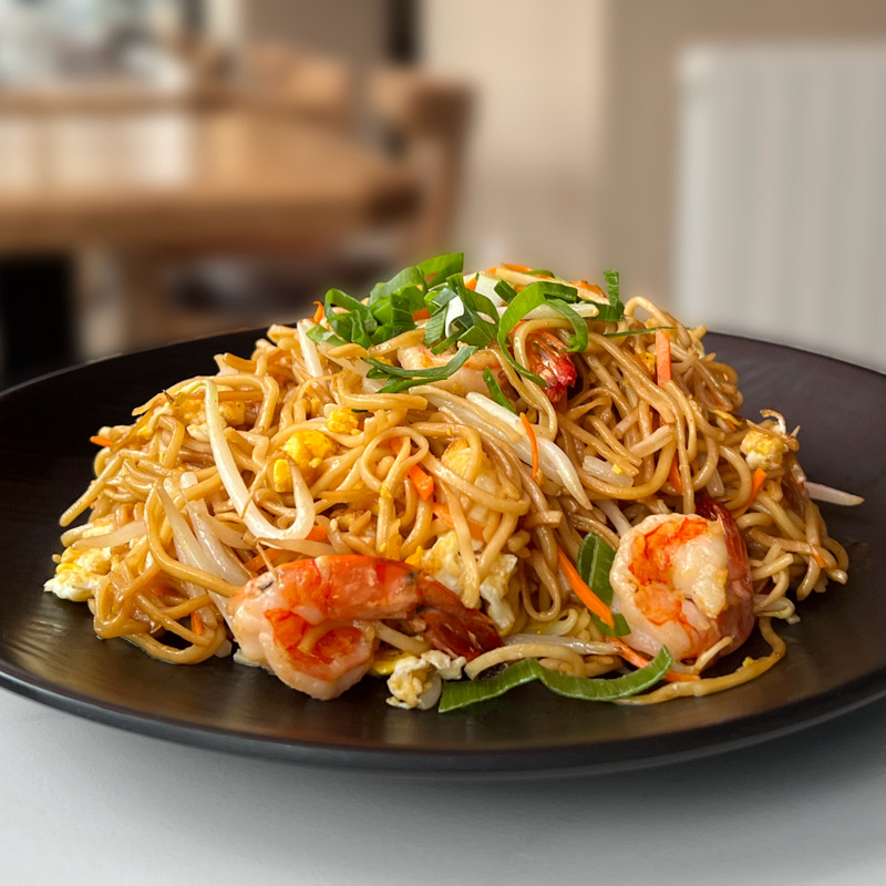 Shrimp noodles stir-fry