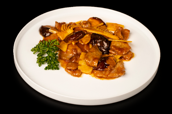 68. BEEF WITH BAMBOO SHOOTS AND MUSHROOMS