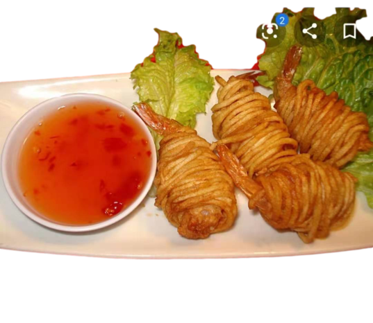 E21 crevettes frites, entourées de pomme de terre