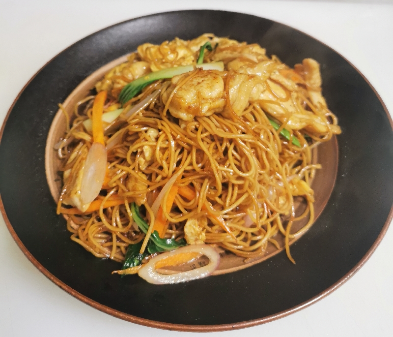 Nouille sautée au poulet/crevette/boeuf 鸡肉/虾/牛肉炒面 N1