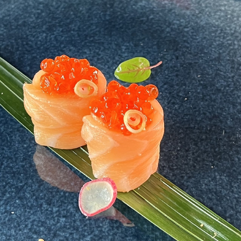 Gunkan saumon de oeuf saumon 三文鱼饭团鱼籽117