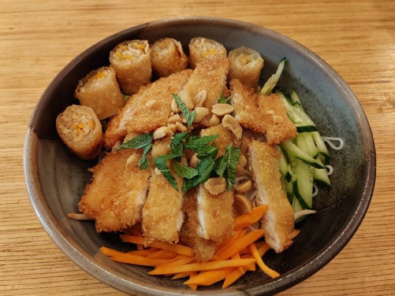 B02 BoBun poulet panne 越南炸鸡米粉