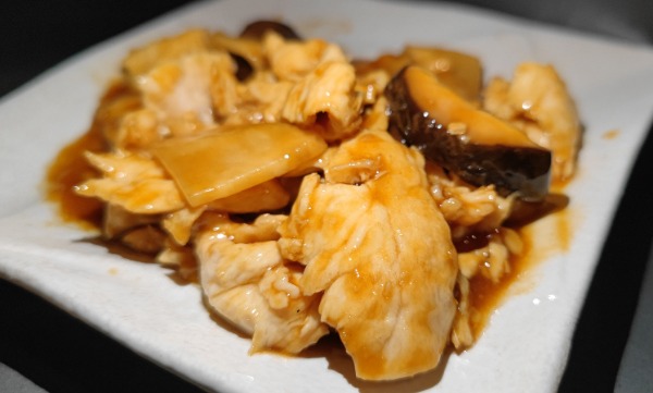 57. POLLO CON FUNGHI E BAMBÙ