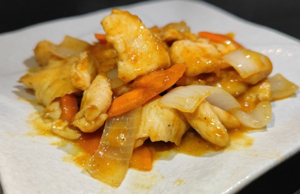 63. POLLO IN SALSA CURRY