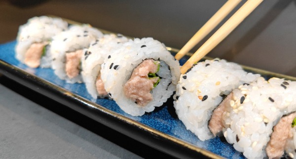 055A. TUNA ROLL