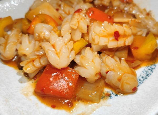 53. CALAMARI IN SALSA CHILI