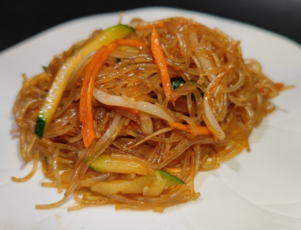 26. SPAGHETTI DI SOIA CON VERDURE MISTE