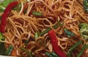 C8a. Nouilles sautées aux légumes