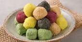 D1. Gâteaux de riz aux 5 couleurs et jus de cannelle