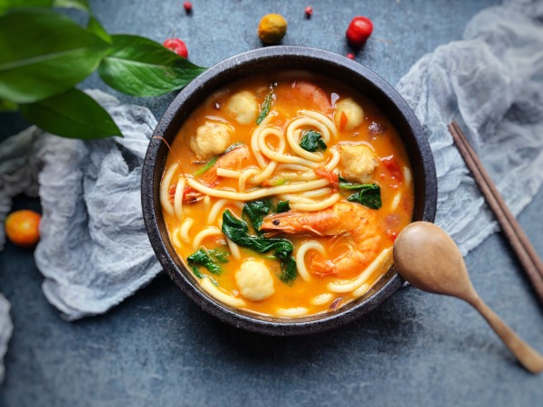 Soupe de vermicelles aux crevettes curry thai