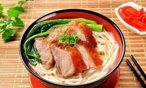 Soupe de nouilles au canard laqué