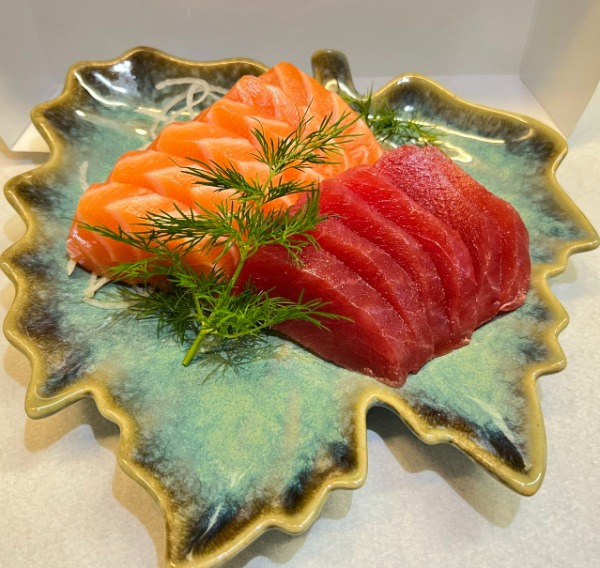 25. Sashimi grande tonno, salmone (12pz)