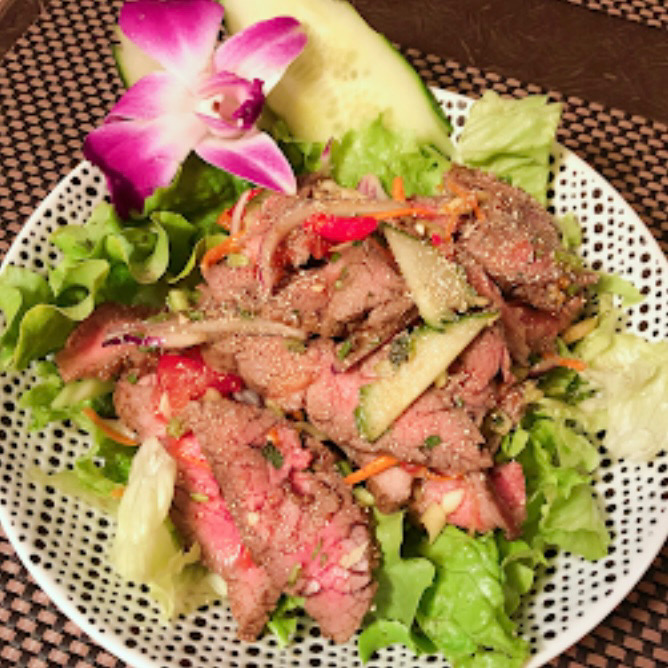 E6. Salade de boeuf grillé à la citronnelle fraîche