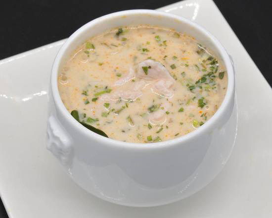 E11. Soupe de poulet au galanga et noix de coco