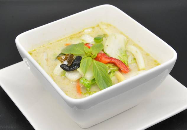 V2. Légumes mijotés au curry vert et au lait de coco