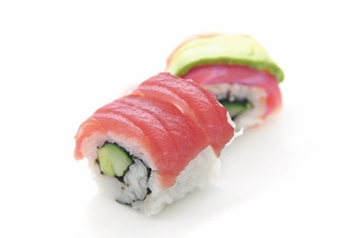 M16h. California royal saumon et thon avocat