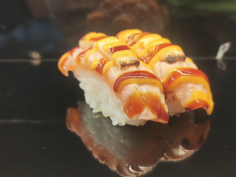 N003. NIGIRI SAKE CHEESE 2Pz