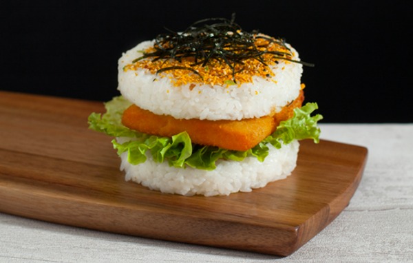 SB2. Saumon Avocat avec Soupe et Salade 