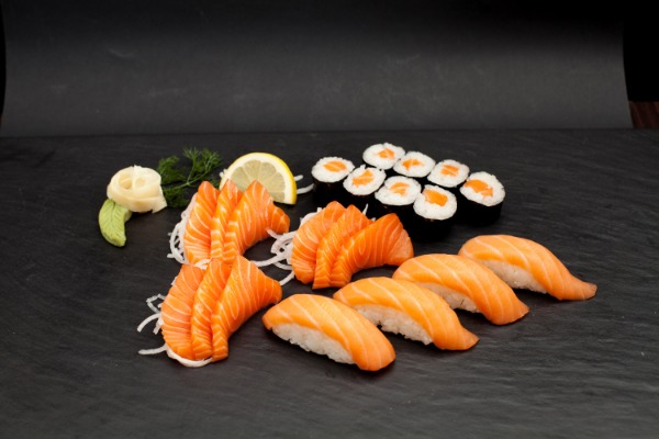 M11. Sakura avec soupe, salade et riz