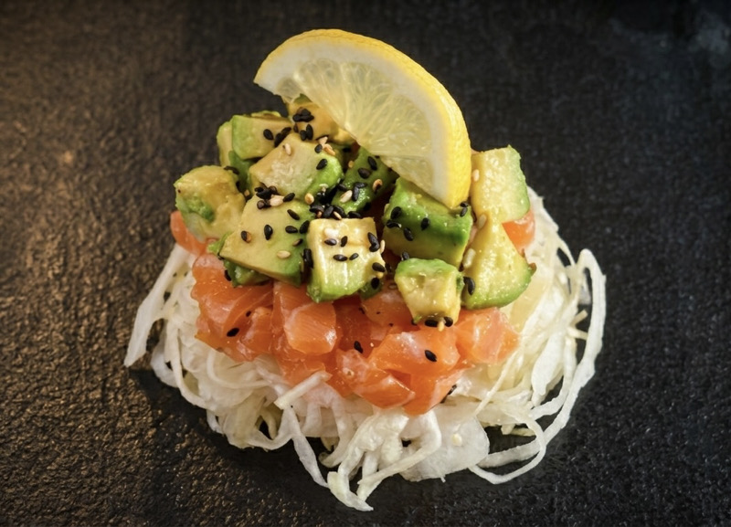 E22. Salade Tartare Saumon Avocat