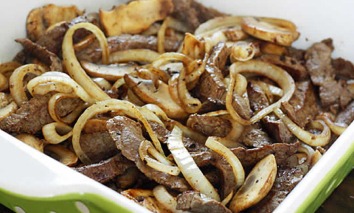 24. Boeuf aux oignons