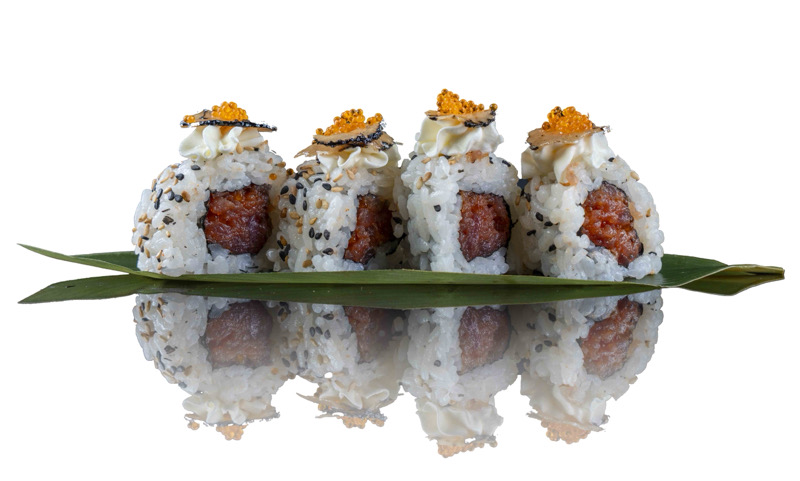 137. URAMAKI SPICY MAGURO TRUFFLE