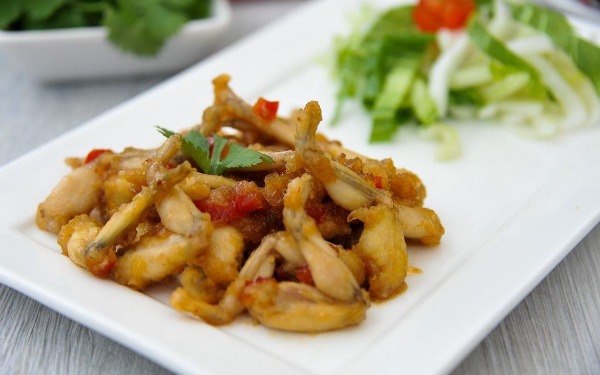 102Cuisses de grenouilles à la citronnelle