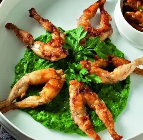 107Cuisses de grenouille au sel et poivre