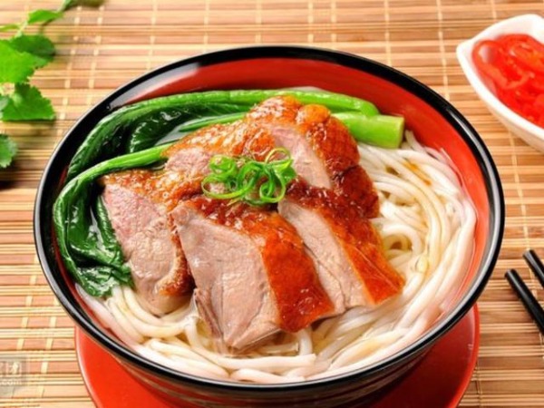 8A soupe nouilles au canard laque