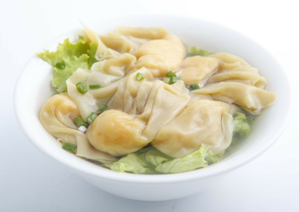 5 soupe de raviolis au crevettes et porc