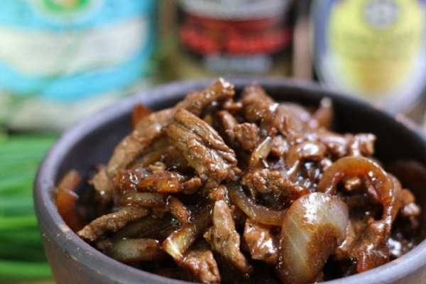 P13. Boeuf aux oignons