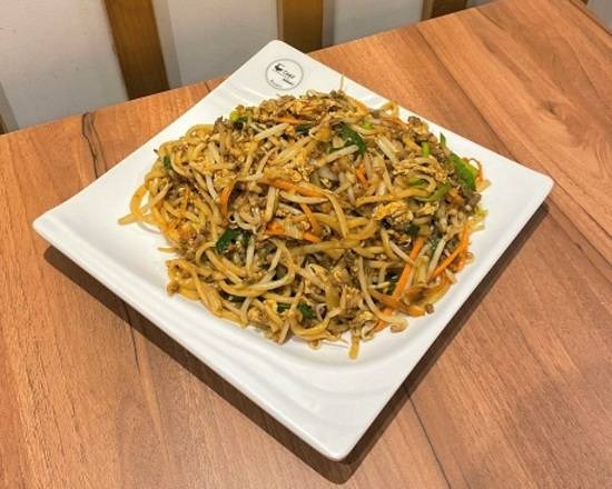 W7. Nouilles Sautées au Porc à la sauce « ZHAJIANG »