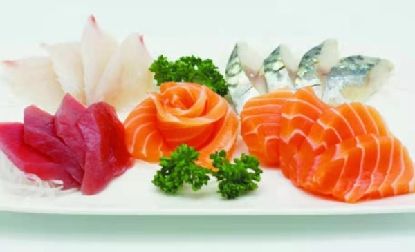 M12 15 Sashimi assortis
