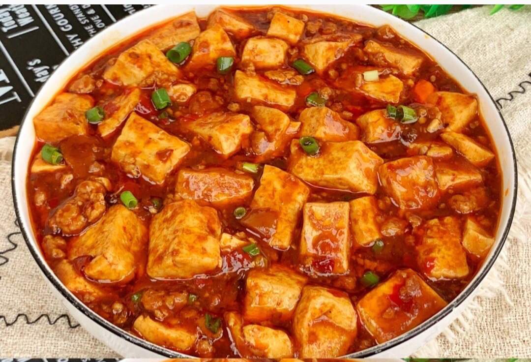 C6 Mapo tofu (plat sichuan avec tofu et porc haché)