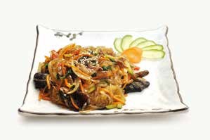 Vermicelle sauté aux légumes avec ou sans boeuf (Japchae)