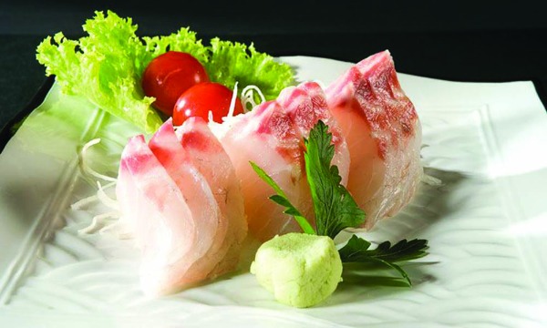 Sashimi branzino