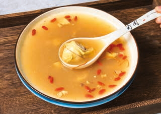 Soupe de poulet aux herbes chinoises