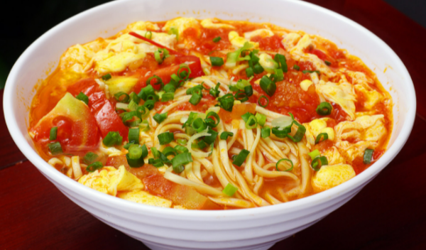 Nouilles œuf et tomate