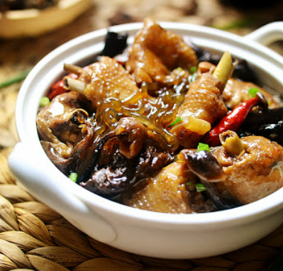 Marmite de poulet et champignons du Nord de la Chine