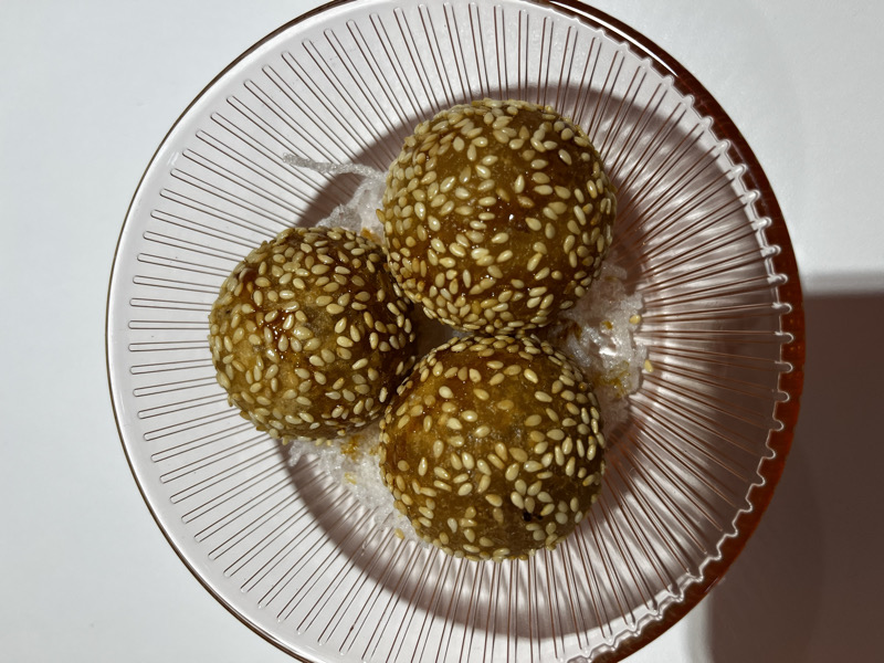 Perles sucrées façon “œufs de cygne”炸天鹅蛋