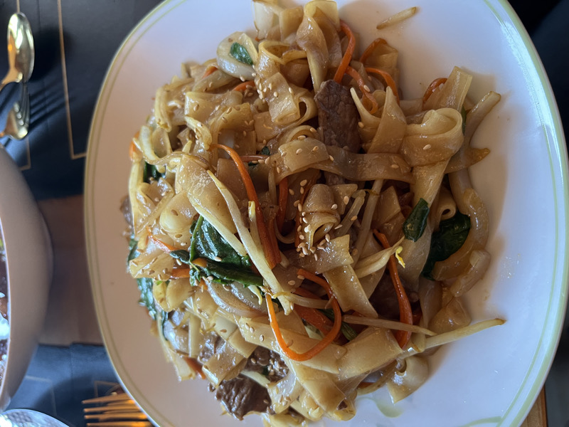干炒牛河 nouilles de riz sautées aux bœuf 