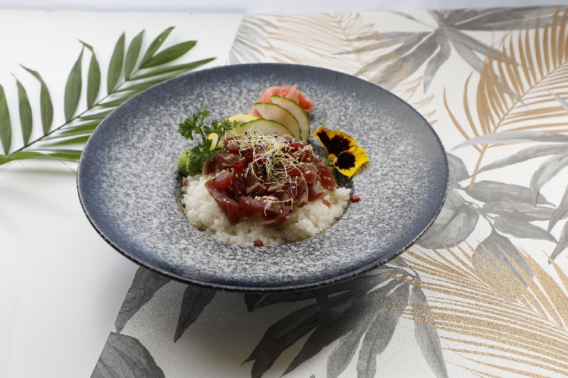 F5. Semi-cooked Tuna Tartare