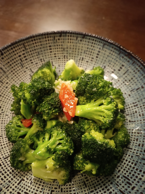 Brocolis sauté à l'ail 蒜蓉西兰花